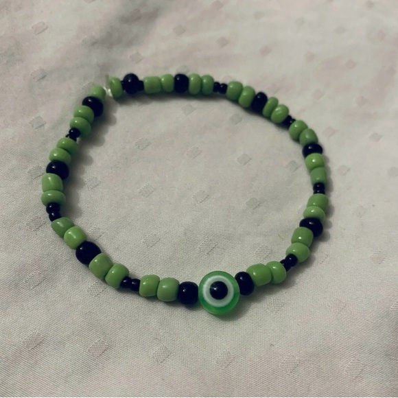 5/$20 ENTIRE SHOP CLEARANCE Success green evil eye bracelet - unisex 💚 - Picture 1 of 1